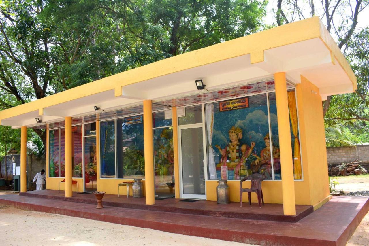 Sri Mayura Holiday Resort Kataragama Luaran gambar