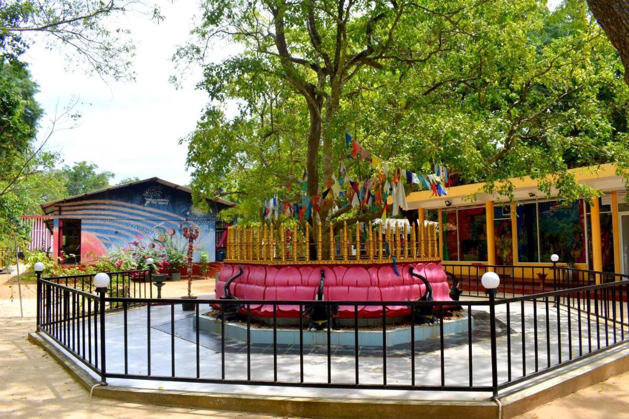 Sri Mayura Holiday Resort Kataragama Luaran gambar