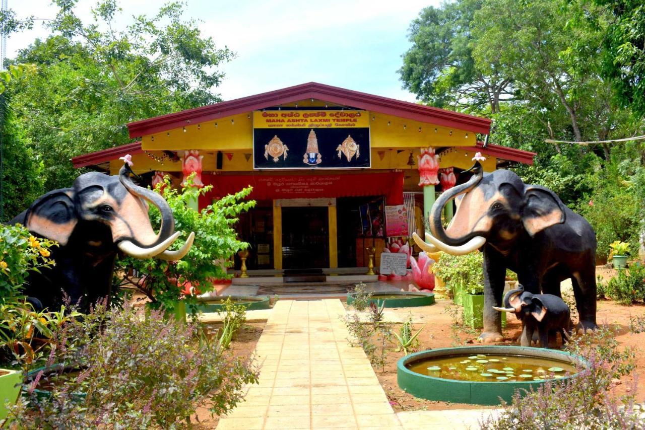 Sri Mayura Holiday Resort Kataragama Luaran gambar